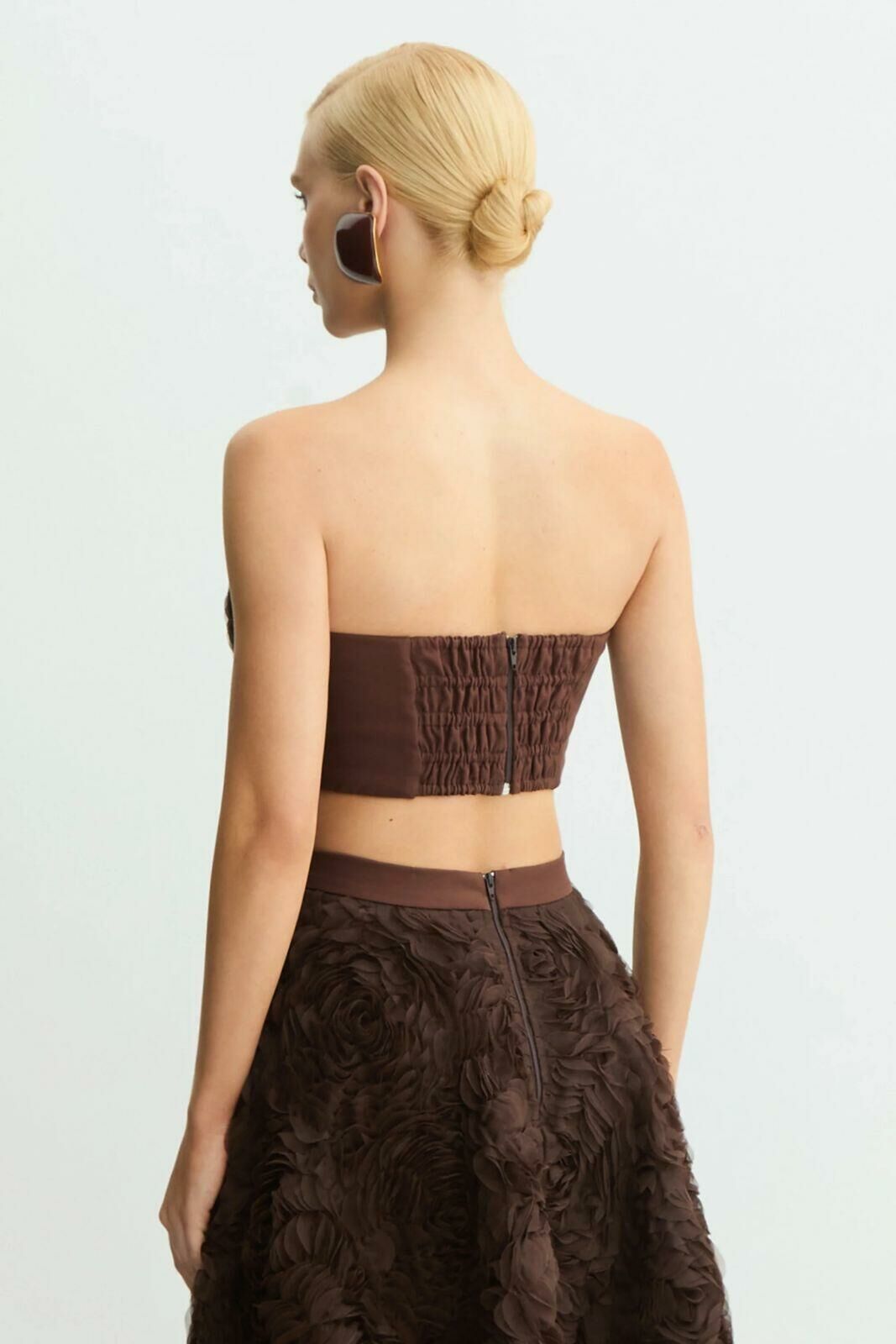 Imagem de Top Tomara QUe Caia Em Tule Bordado Com Elástico Costas Marrom Escuro